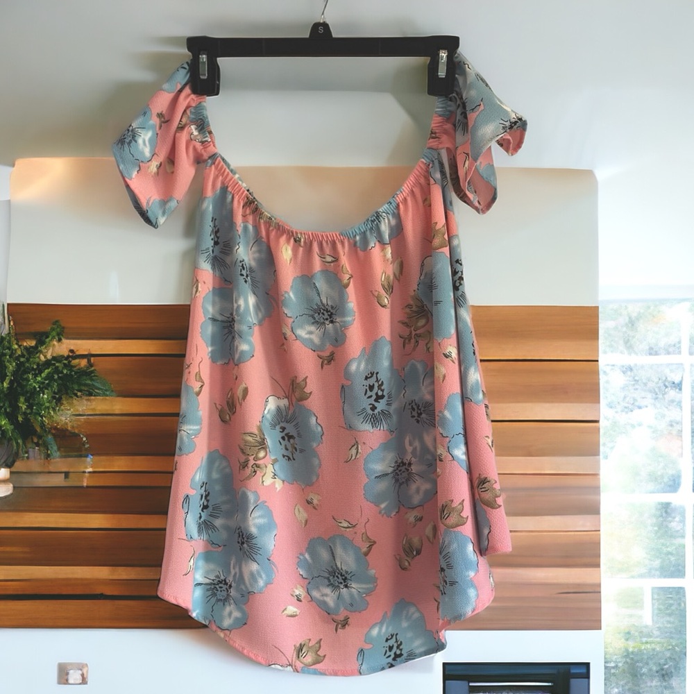 Ditzy Daisy Small Off-The-Shoulder Floral Blouse